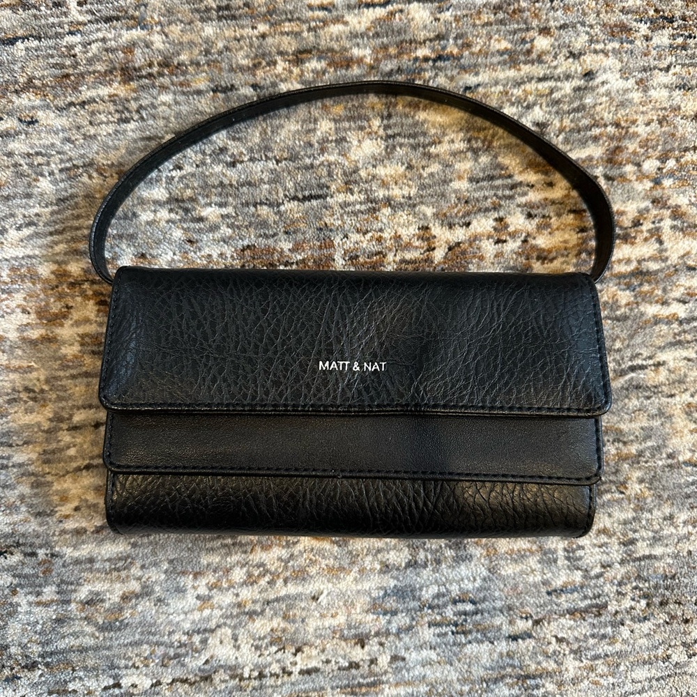 Matt & Nat Black Women's Vegan Wallet/Clutch
